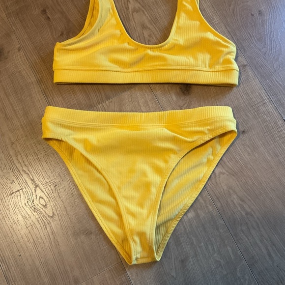 🩵 Yellow Ribbed Bikini Set - Picture 3 of 6